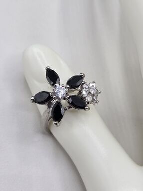 Swarovski Crystal Elements Silver Cocktail Ring Black Flower Size 9 Floral Prom
